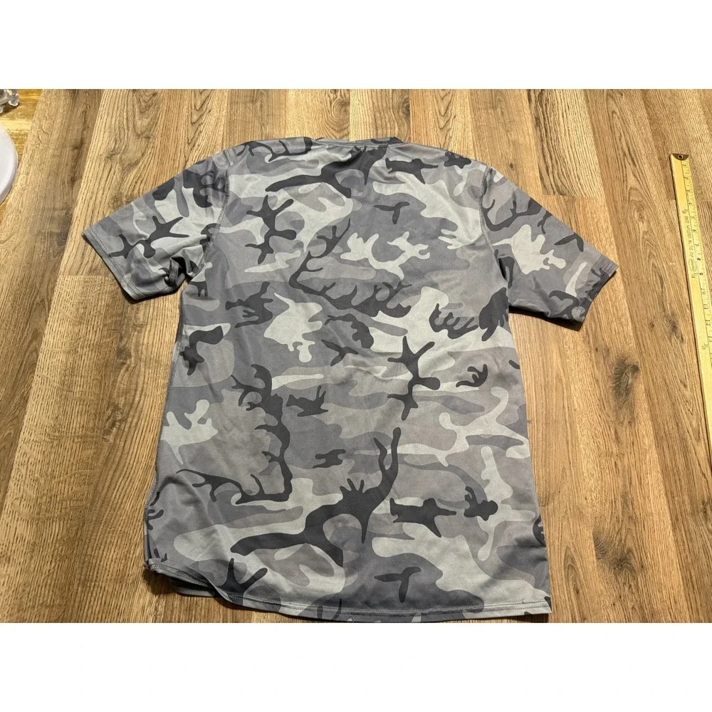 Patagonia Shirts Men Size Small Grey Short Sleeve Rash Guard Antler Print
